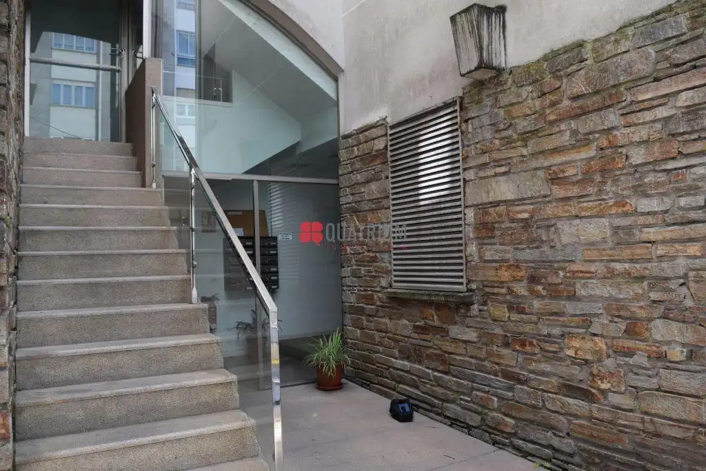 Vista exterior de Piso en venta en Santiago de Compostela  con Calefacción