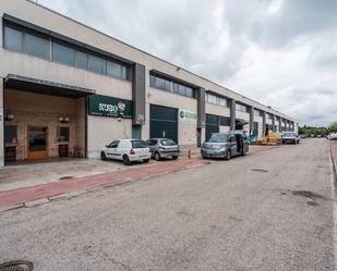 Vista exterior de Nau industrial en venda en Azuqueca de Henares amb Alarma