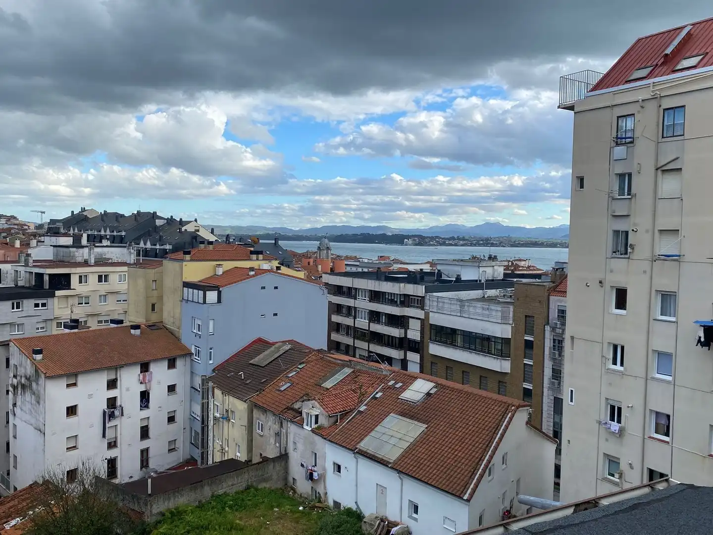 Vista exterior de Piso en venta en Santander