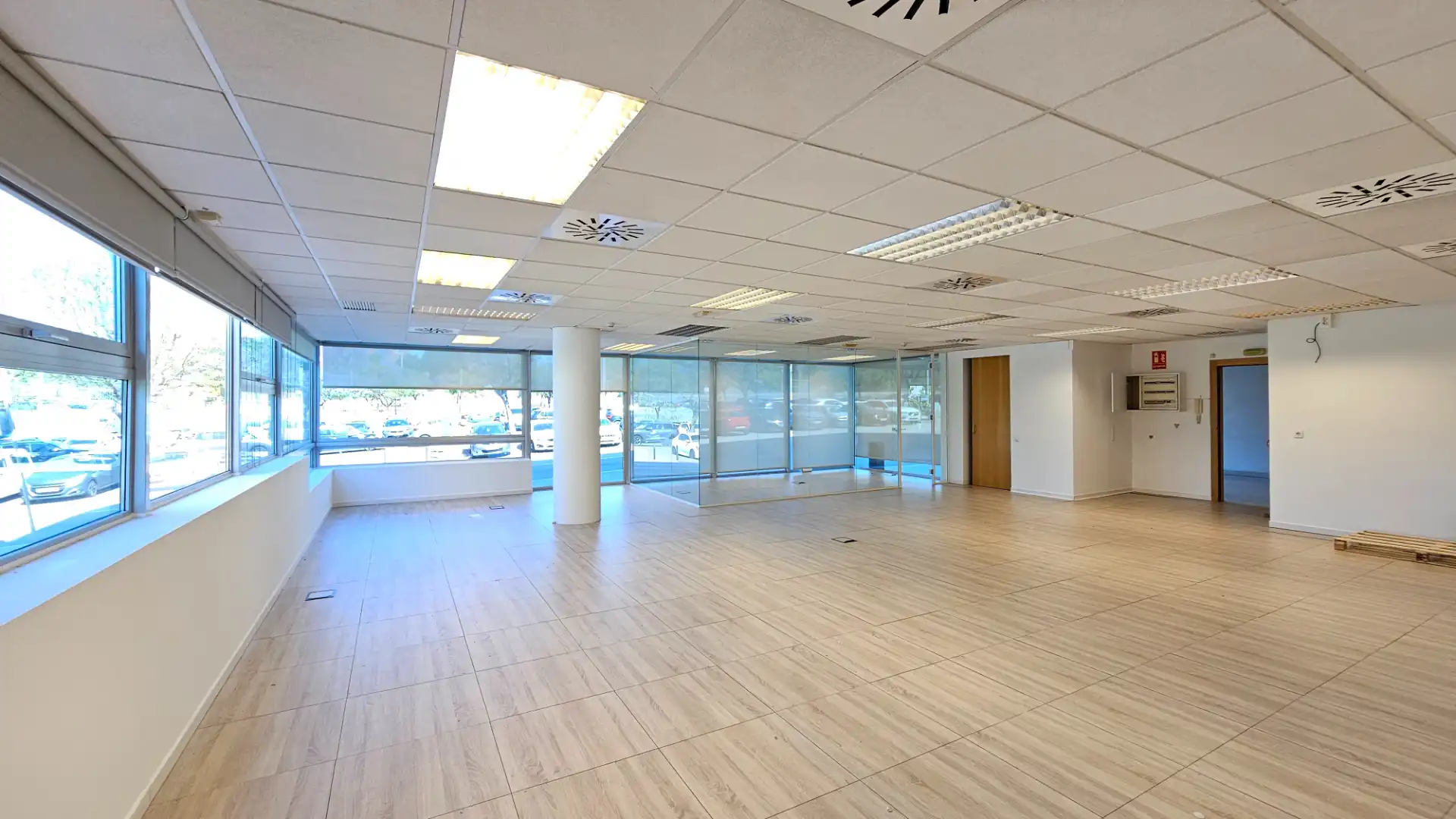 Büro zur Miete in Sant Joan Despí mit Klimaanlage, Heizung und Internet