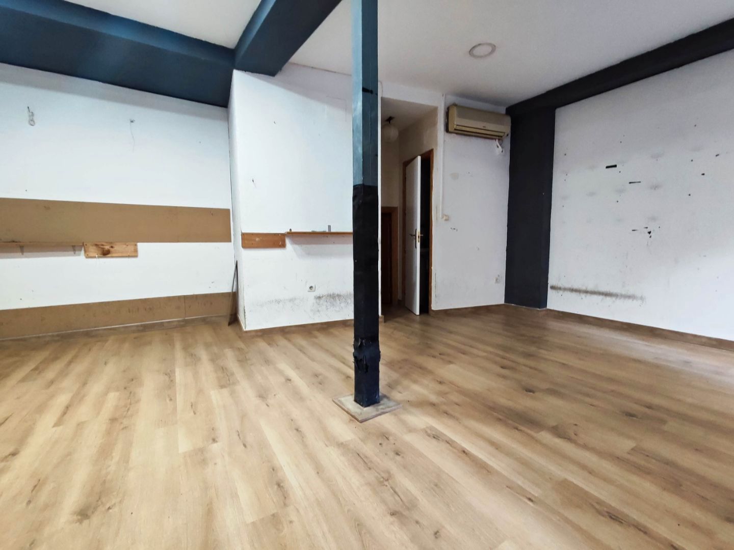 Premises to rent in  Granada Capital  with Parquet flooring