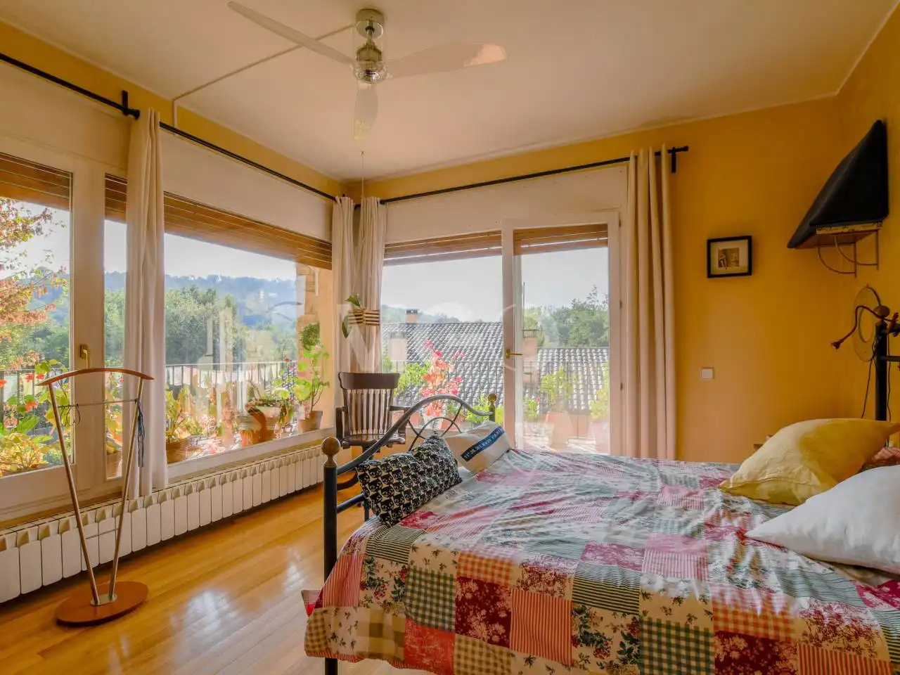 Dormitori de Casa o xalet en venda en Tavèrnoles amb Calefacció, Jardí privat i Parquet