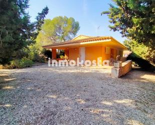 Vista exterior de Casa o xalet en venda en Benidorm amb Jardí privat, Terrassa i Piscina