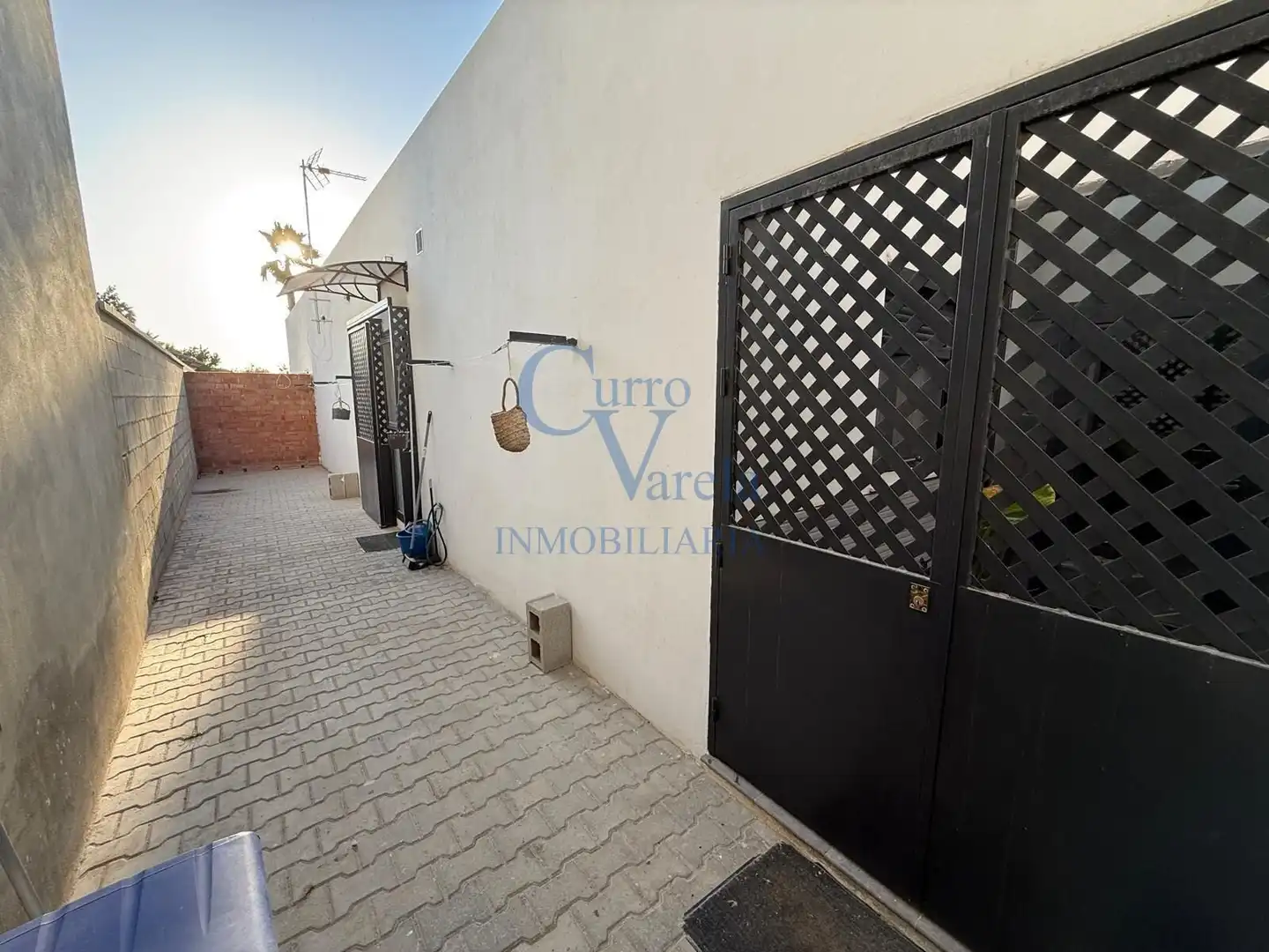 Vista exterior de Finca rústica en venta en Dos Hermanas con Aire acondicionado, Calefacción y Trastero