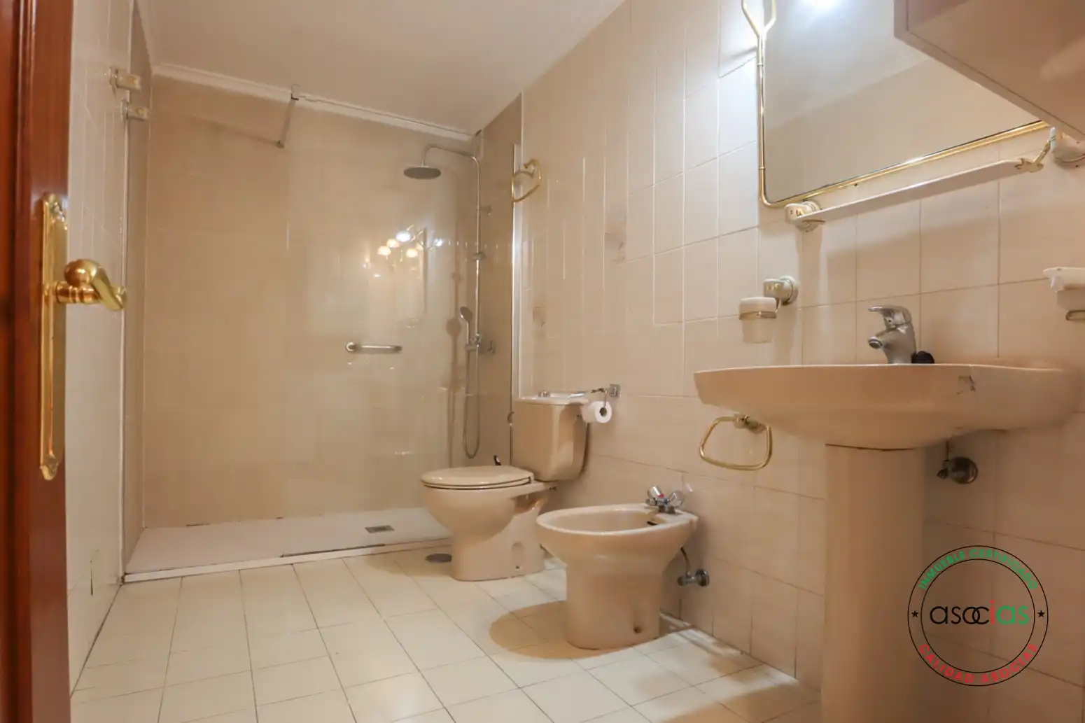 Baño de Piso en venta en Oviedo  con Calefacción, Parquet y Terraza