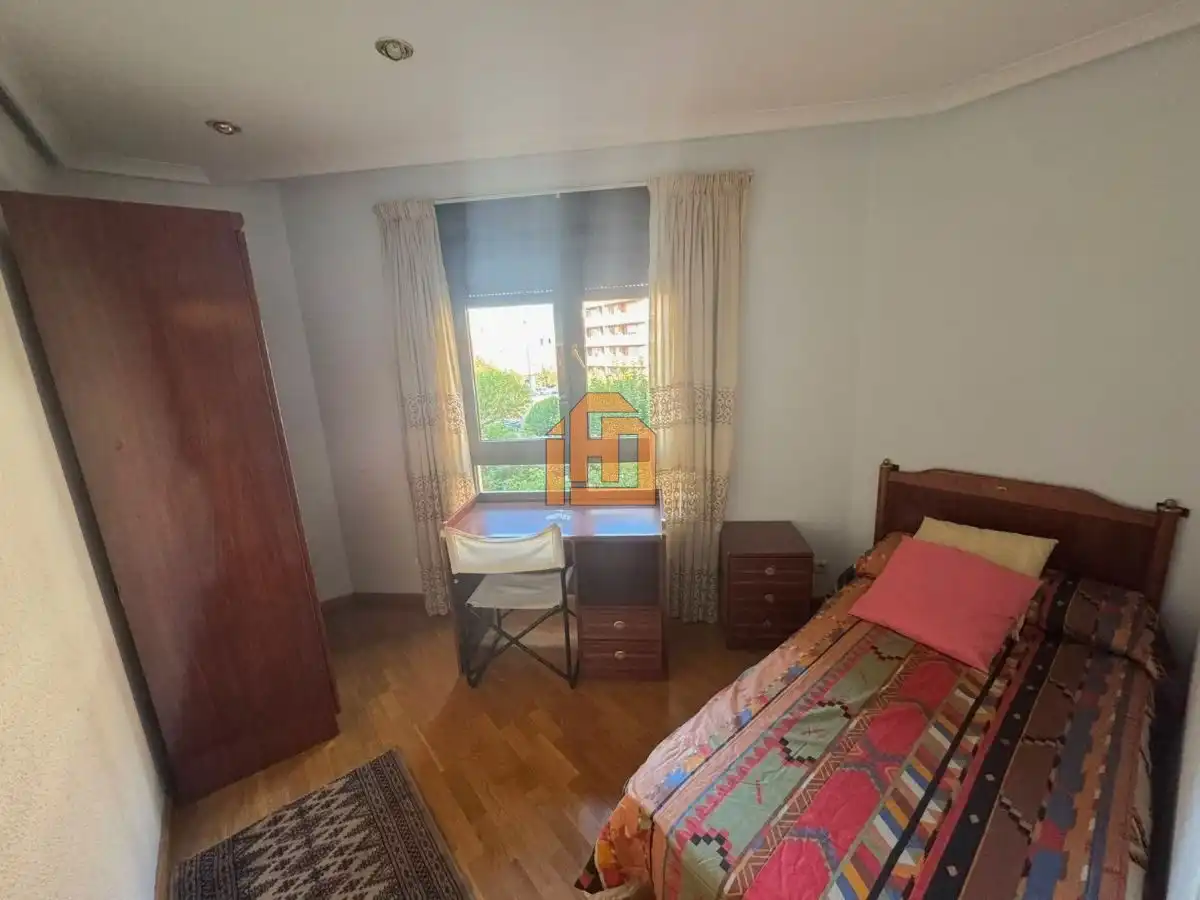 Habitación de Piso de alquiler en León Capital  con Calefacción, Parquet y Terraza