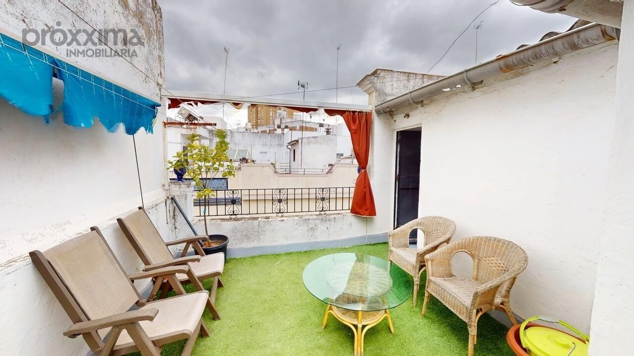 Terrasse von Einfamilien-Reihenhaus zum Verkauf in  Sevilla Capital mit Klimaanlage, Terrasse und Abstellraum