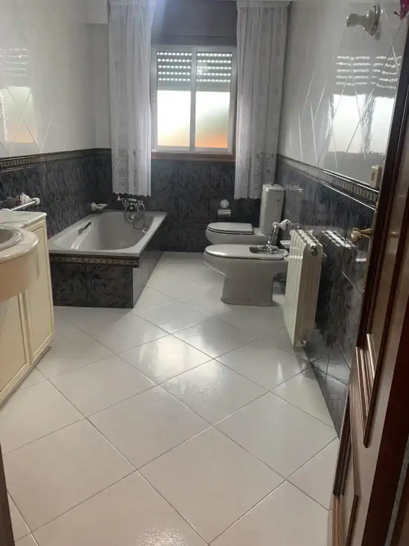 Badezimmer von Erdgeschoss zur Miete in Nigrán