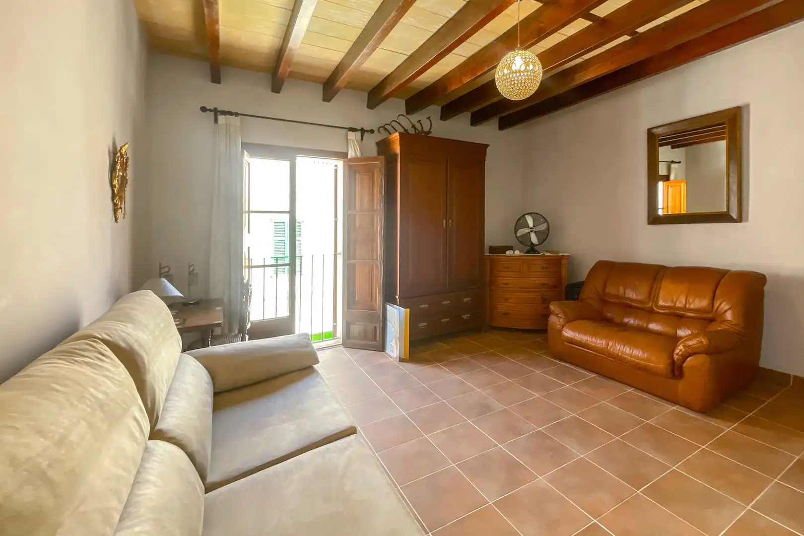 Sala d'estar de Casa adosada en venda en Petra amb Aire condicionat, Terrassa i Balcó