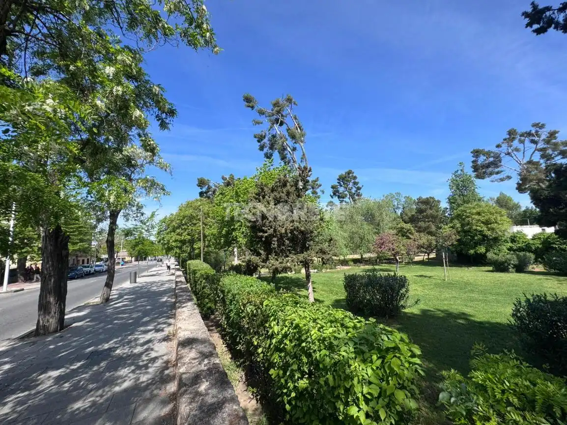 Casa adosada en venta en Toledo con Calefacción y Jardín privado