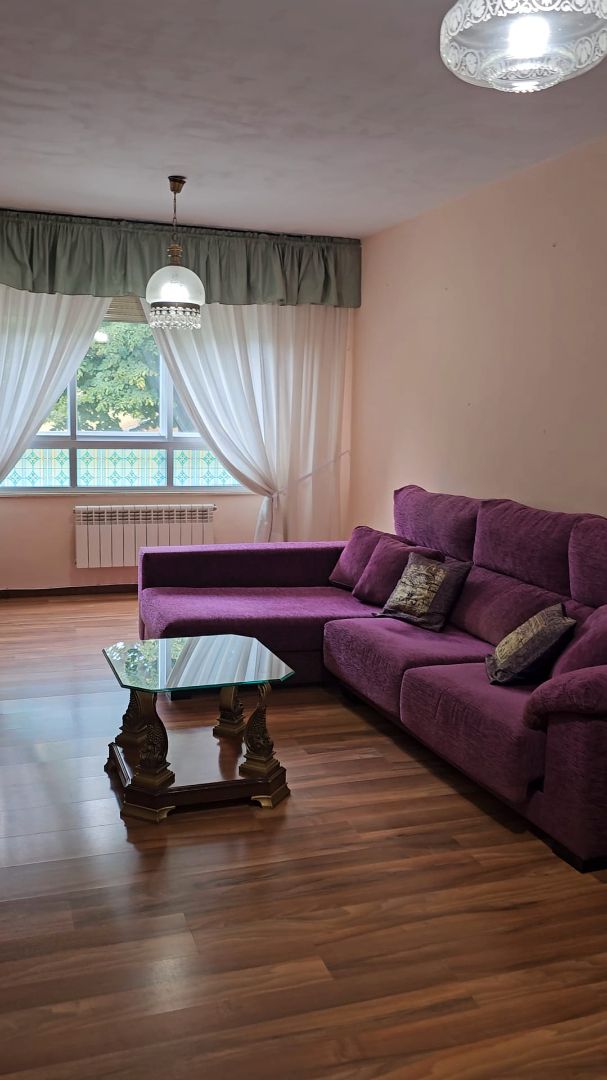 Sala de estar de Piso de alquiler en Teo con Calefacción, Terraza y Trastero