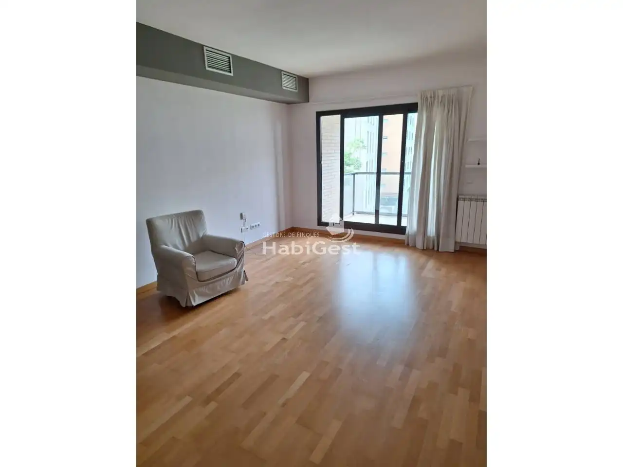 Schlafzimmer von Wohnung zur Miete in Girona mit Klimaanlage, Heizung und Parkett