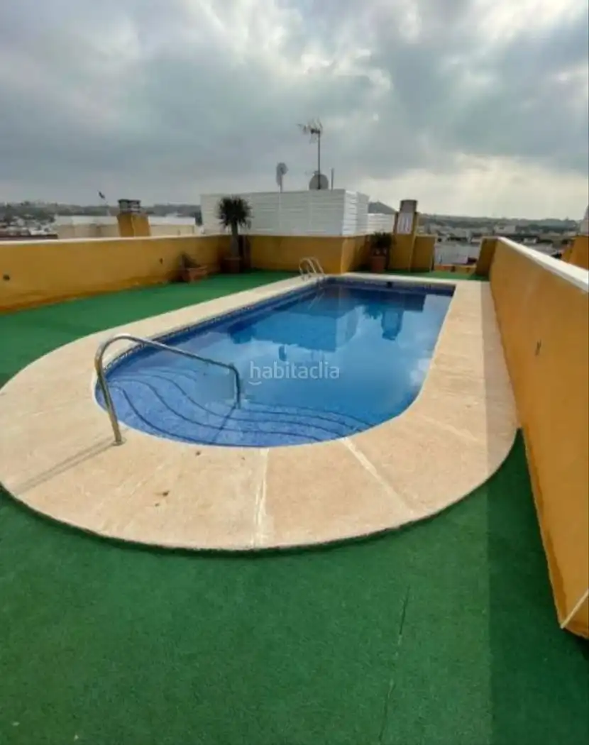 Duplex con piscina in vendita a Avenida de Palacios 26