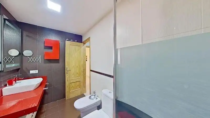 Badezimmer von Dachboden zum Verkauf in Cúllar Vega mit Terrasse und Balkon