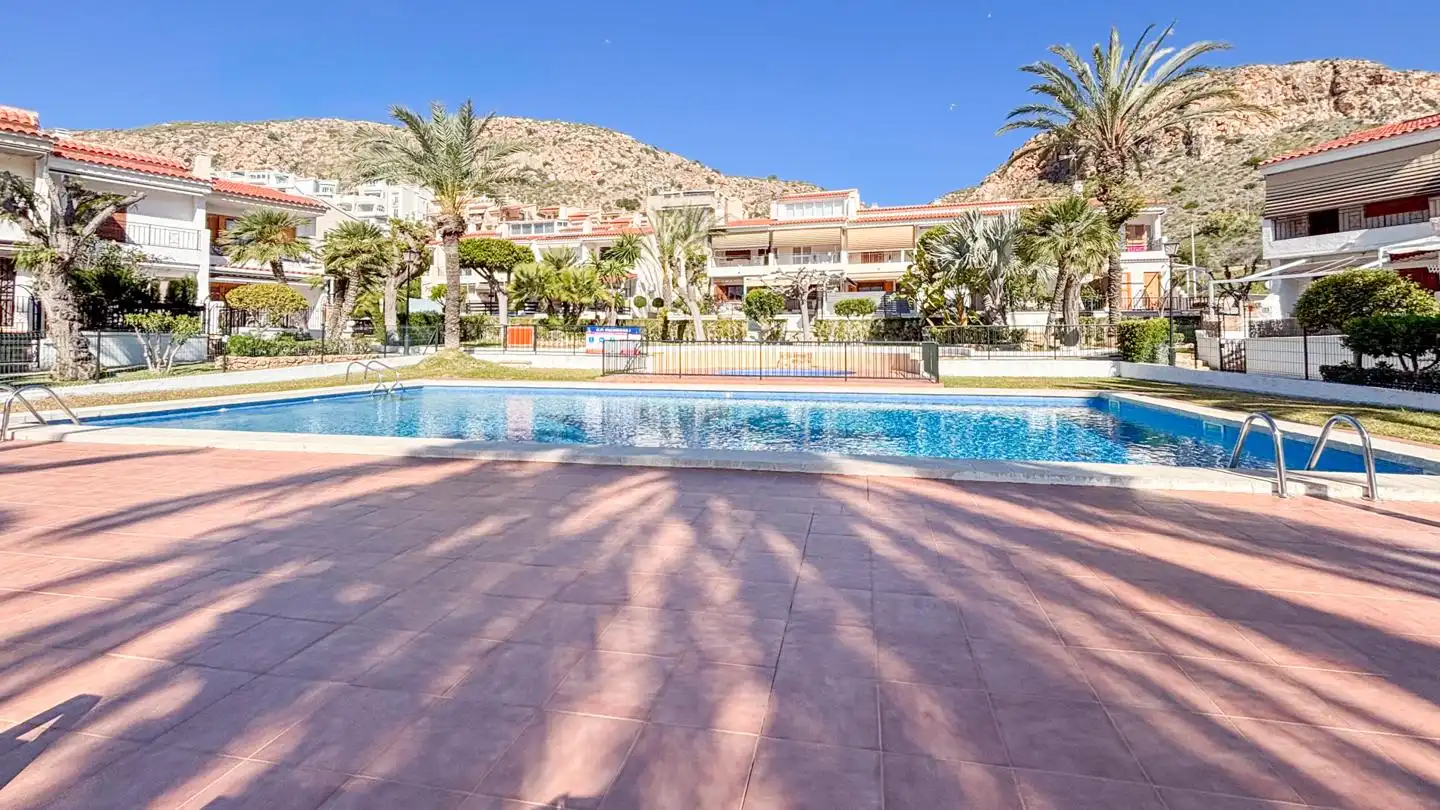 Schwimmbecken von Wohnungen zum Verkauf in Santa Pola mit Terrasse, Schwimmbad und Gemeinschaftspool