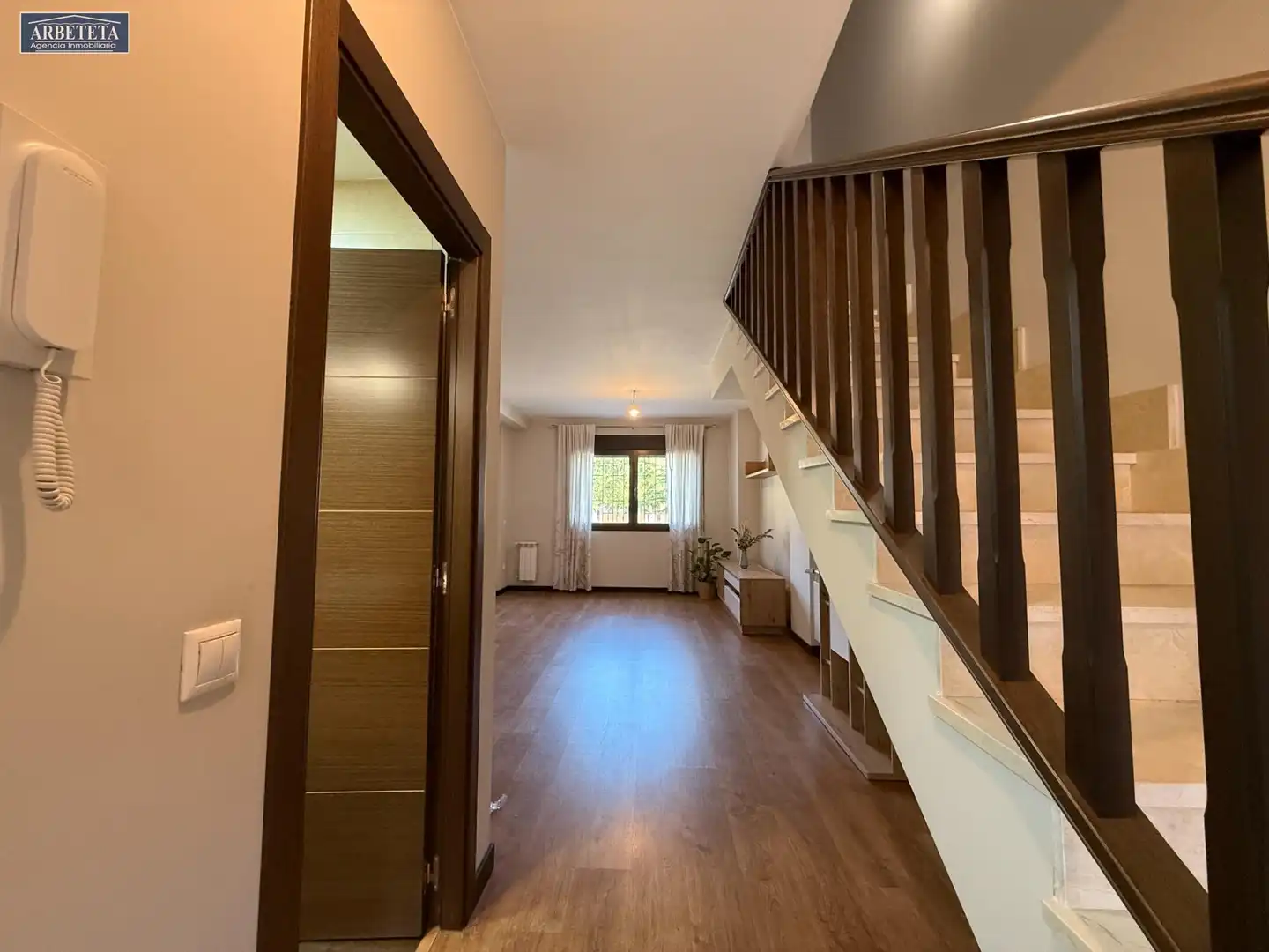Casa adosada en venta en Urb. Belvalle