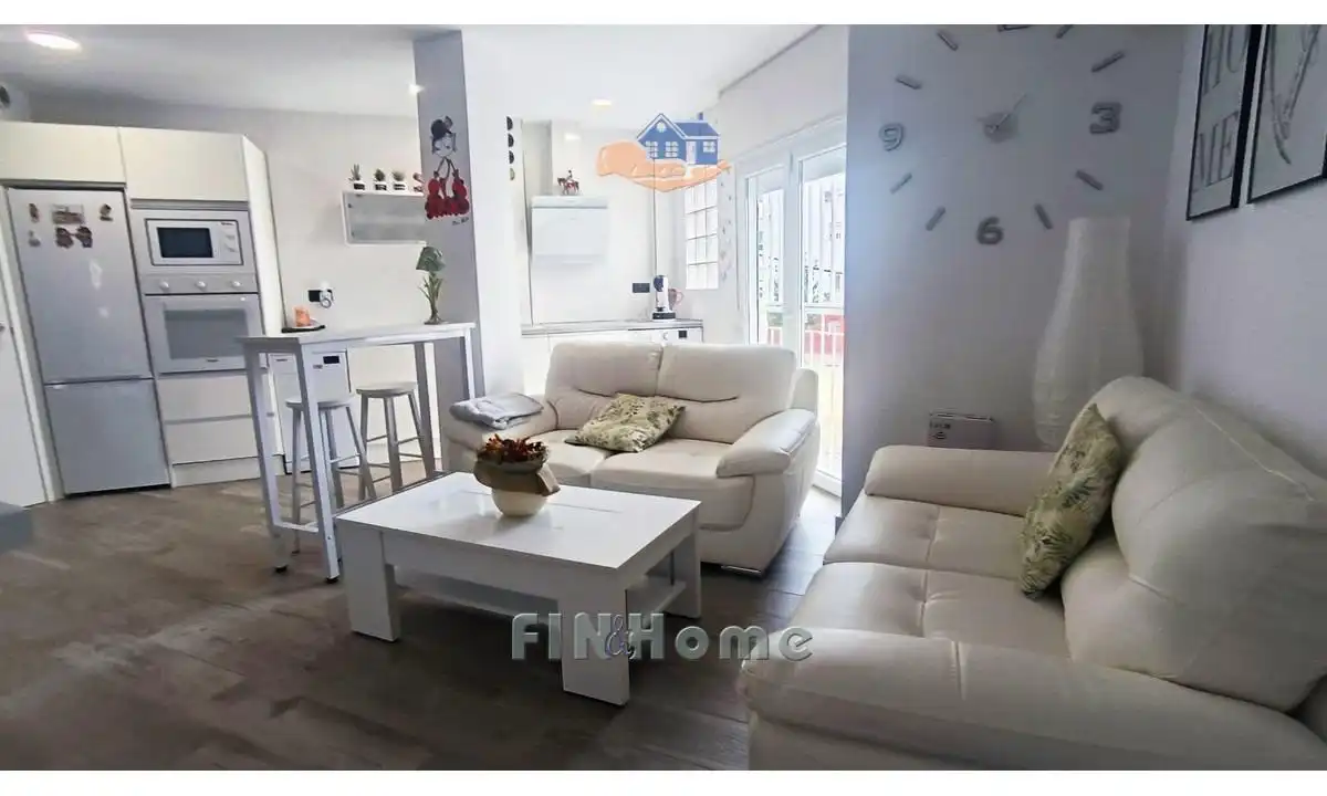 Living room of Flat for sale in Sevilla  with Air Conditioner, Heating and Furnished