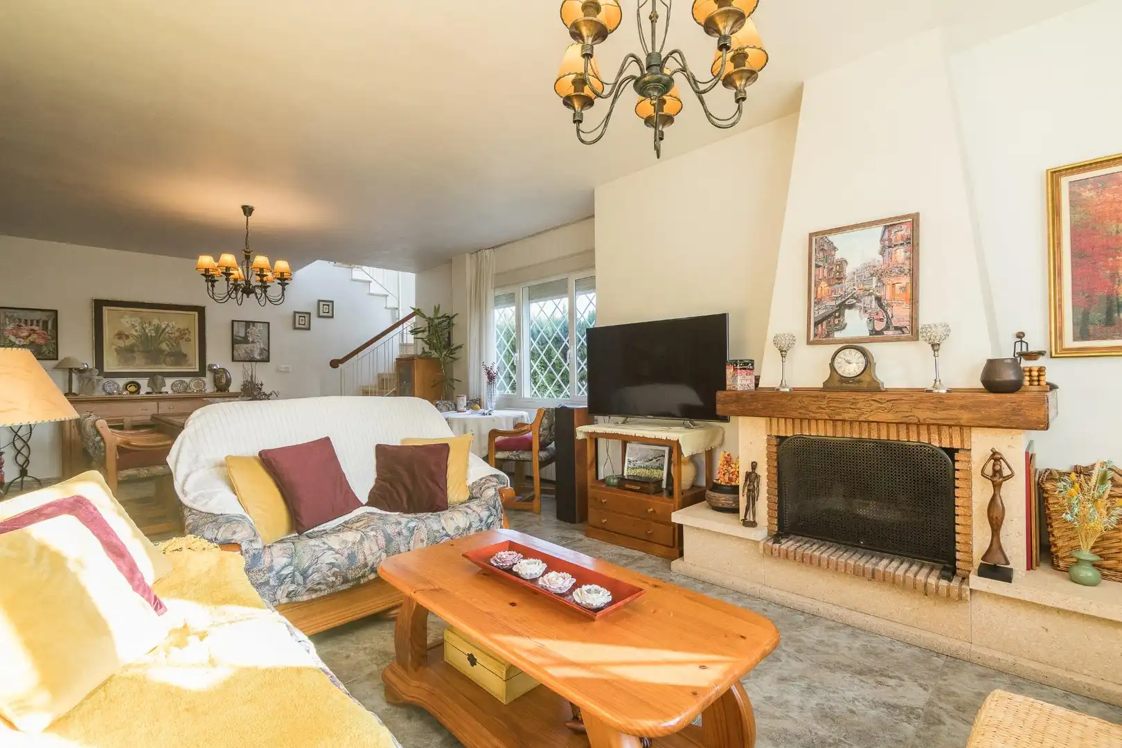 Sala d'estar de Casa o xalet en venda en Elche / Elx amb Aire condicionat, Calefacció i Jardí privat