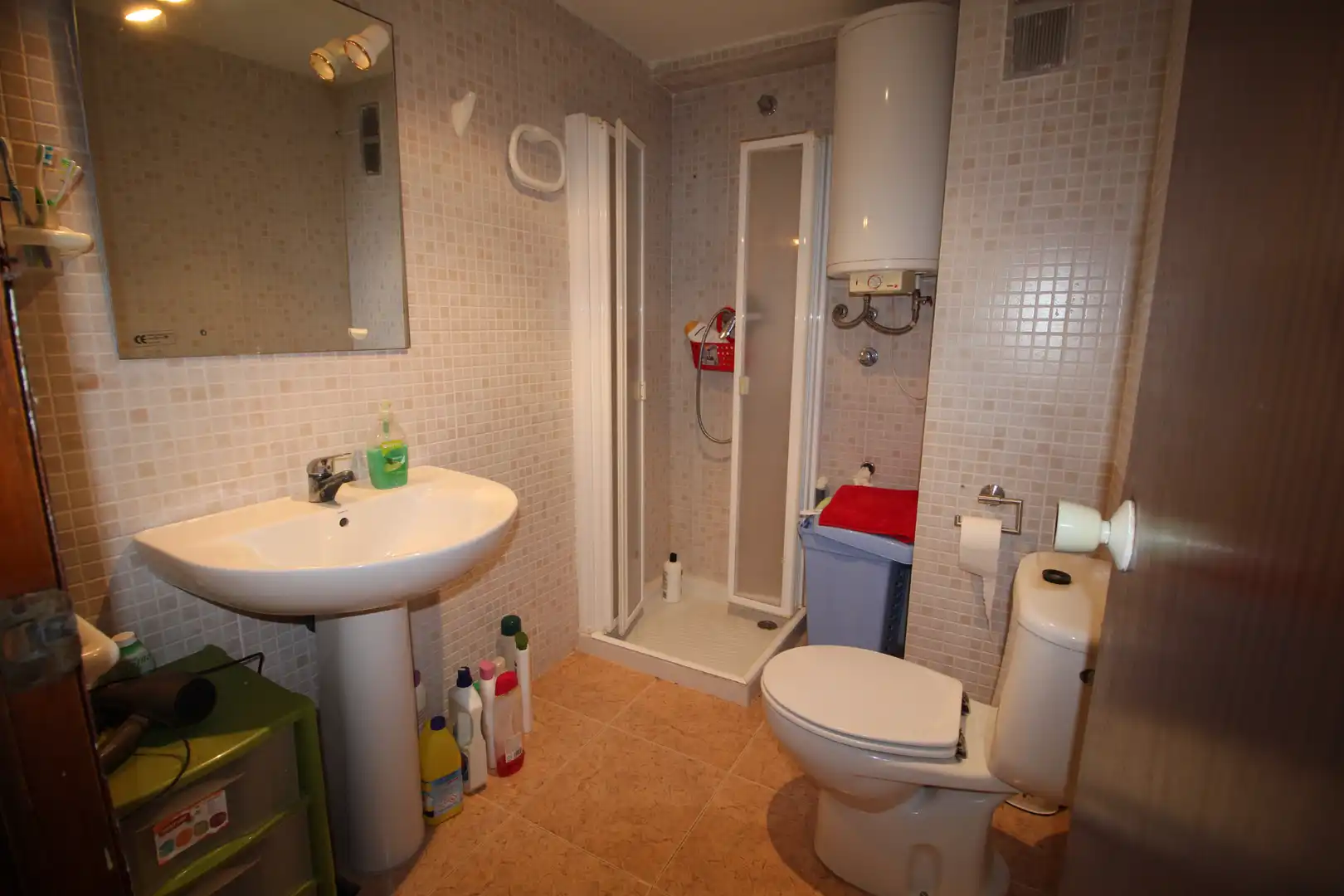 Baño de Piso en venta en Valencia con Amueblado, Horno y Balcón