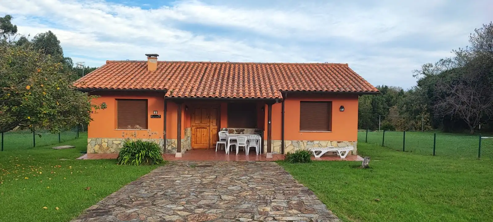 Außenansicht von Country house zum Verkauf in Llanes mit Heizung, Privatgarten und Terrasse