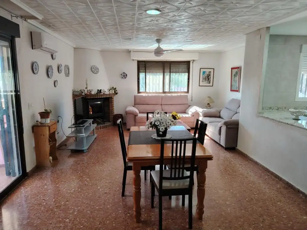 Wohnzimmer von Haus oder Chalet zur Miete in Olocau mit Möbliert