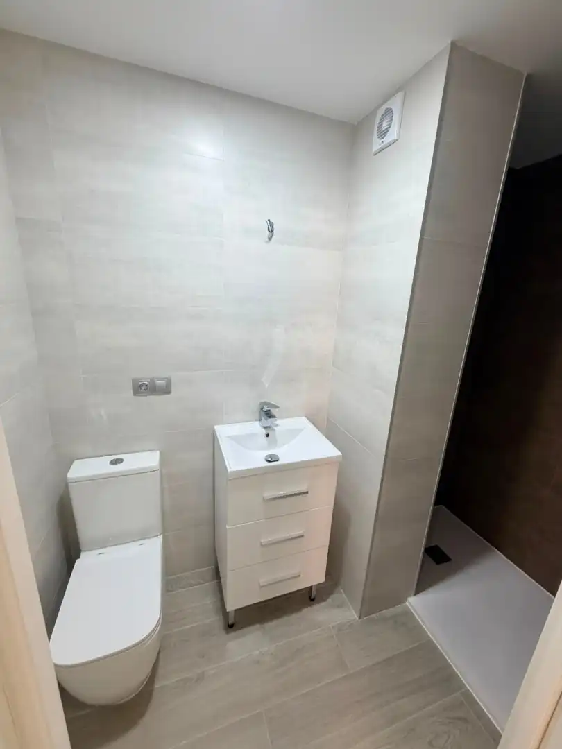 Baño de Piso en venta en Barakaldo  con Horno y Lavadora