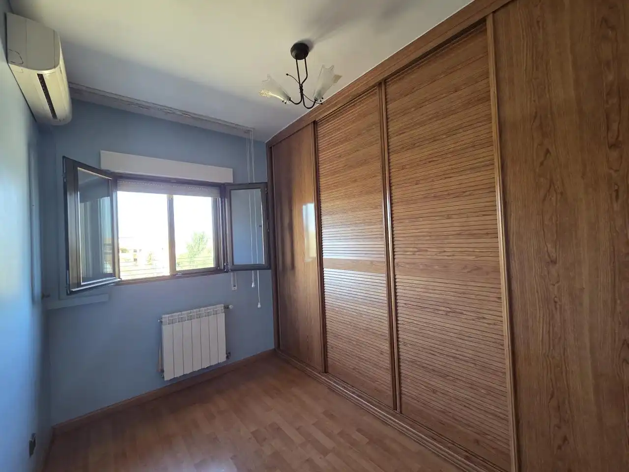 Bedroom of Flat for rent in Loeches  with Air Conditioner and Heating