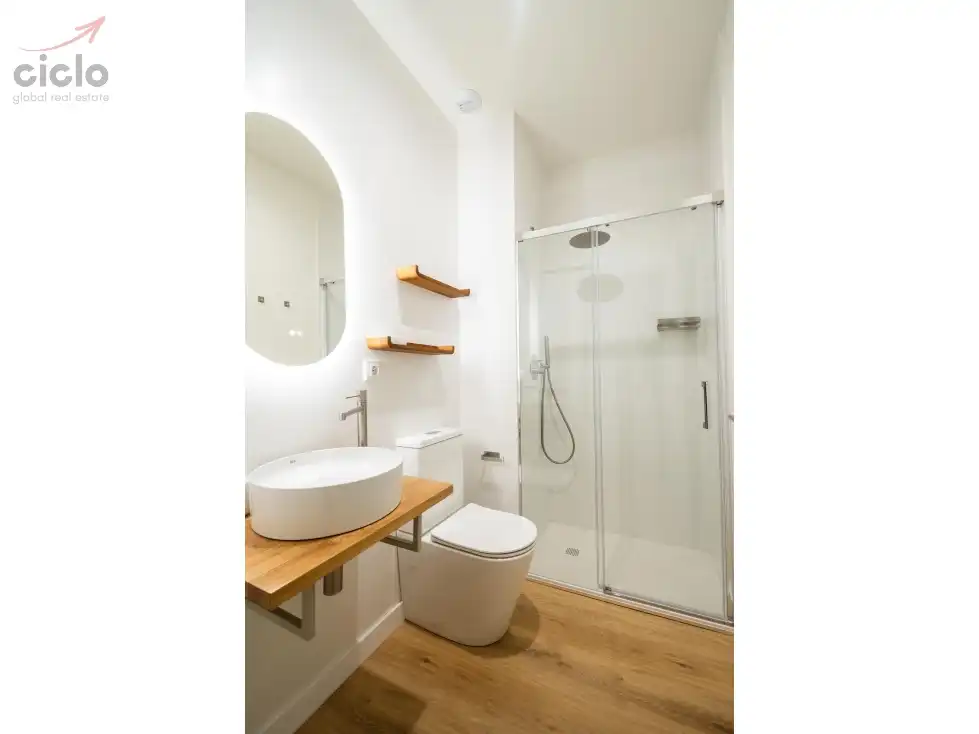 Baño de Piso de alquiler en Sevilla con Terraza, Piscina y Amueblado