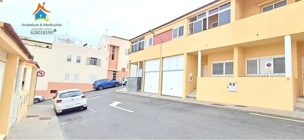 Außenansicht von Einfamilien-Reihenhaus zum Verkauf in Arucas mit Ofen, Mikrowelle und Balkon