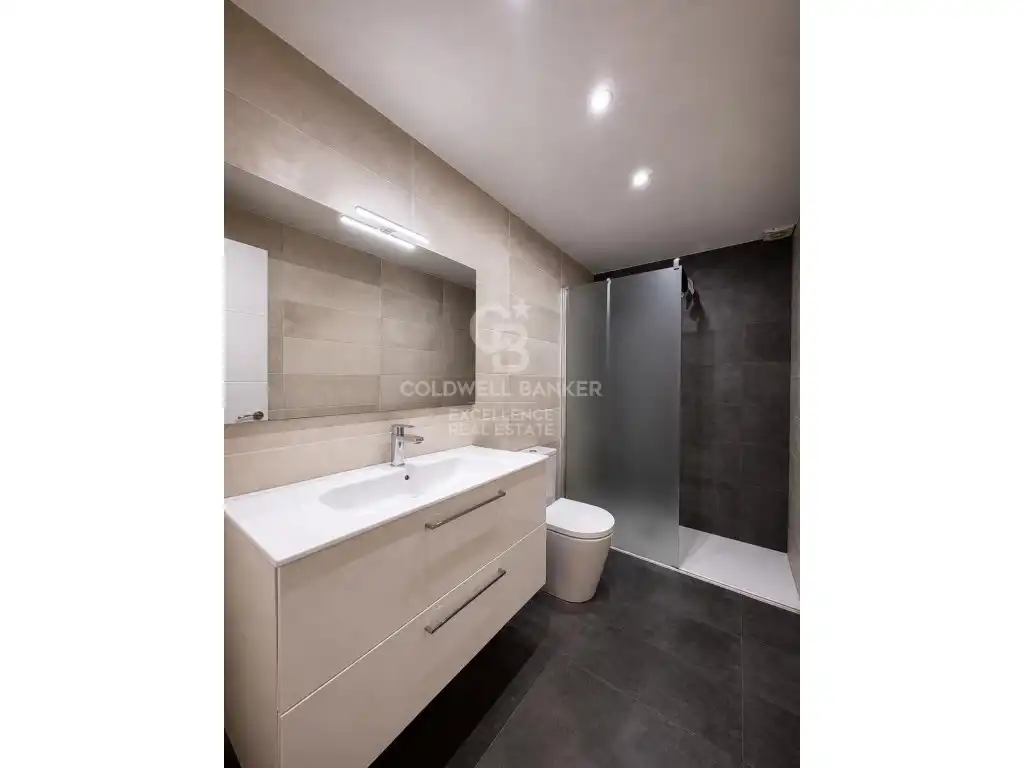 Bathroom of Flat for sale in Valencia