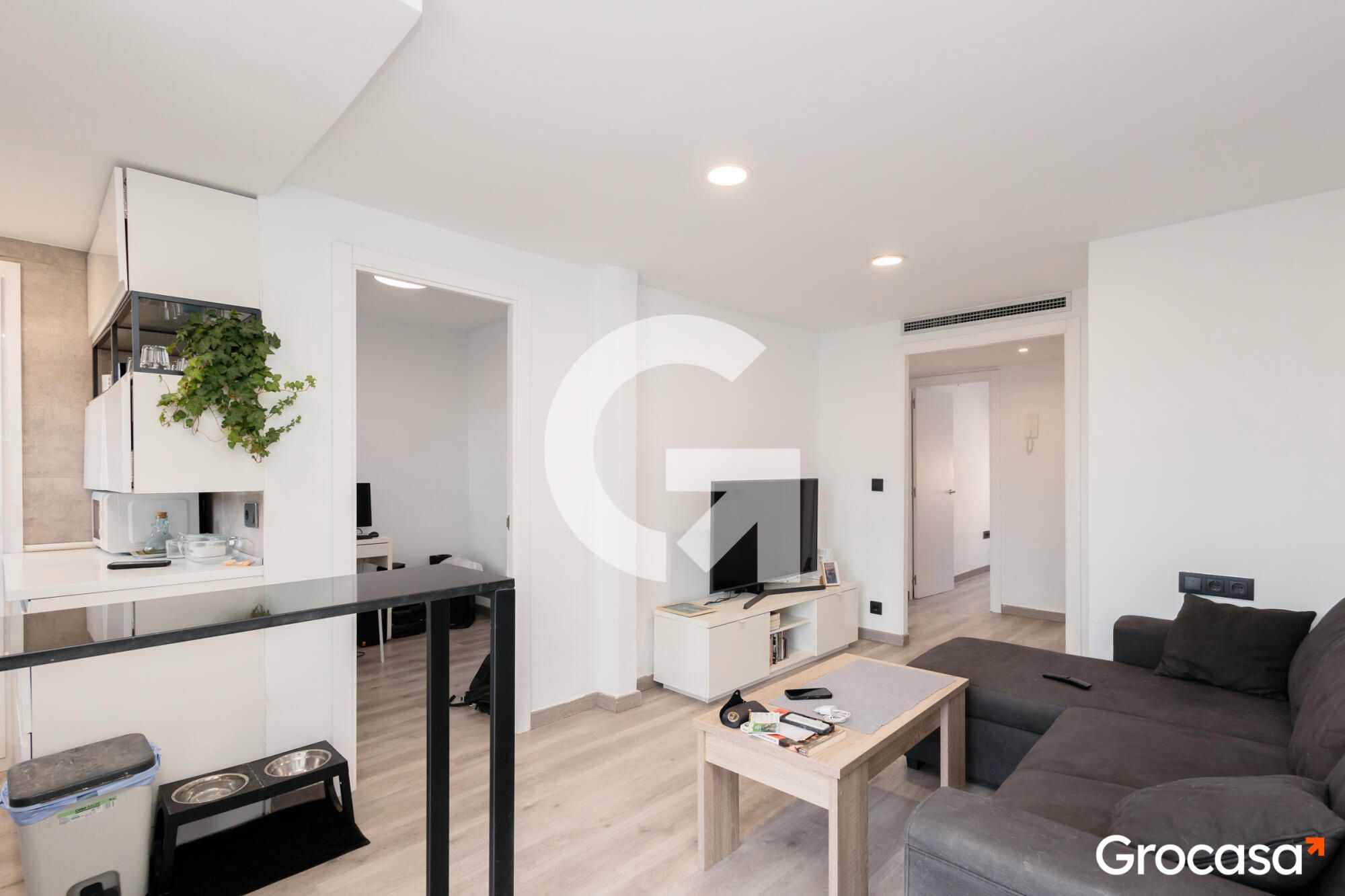 Living room of Flat for sale in L'Hospitalet de Llobregat  with Air Conditioner, Heating and Oven