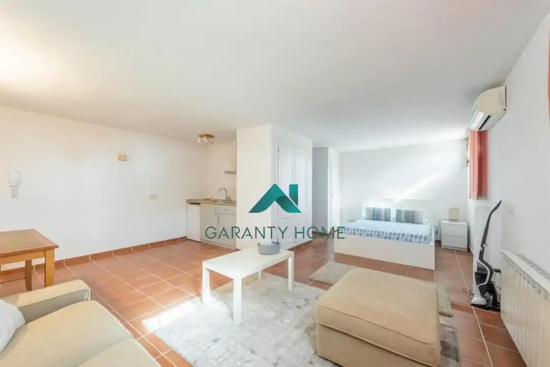 Sala d'estar de Casa o xalet en venda en Marbella amb Aire condicionat, Calefacció i Jardí privat