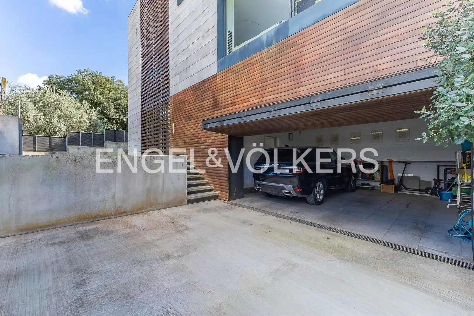 Exterior view of Houses for sale in Sant Cugat del Vallès  with Air Conditioner, Heating and Private garden