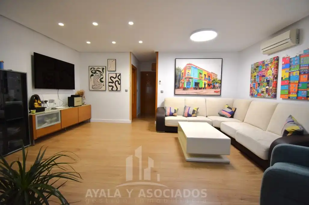 Sala d'estar de Casa o xalet en venda en Torre-Pacheco amb Aire condicionat, Calefacció i Jardí privat