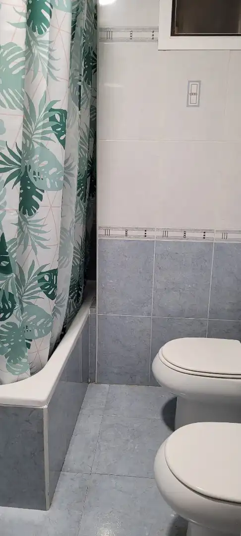 Baño de Piso de alquiler en Cuenca con Calefacción, Parquet y Amueblado