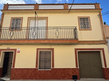 Casa amb balcó en venda a Calle Jacinto Benavente