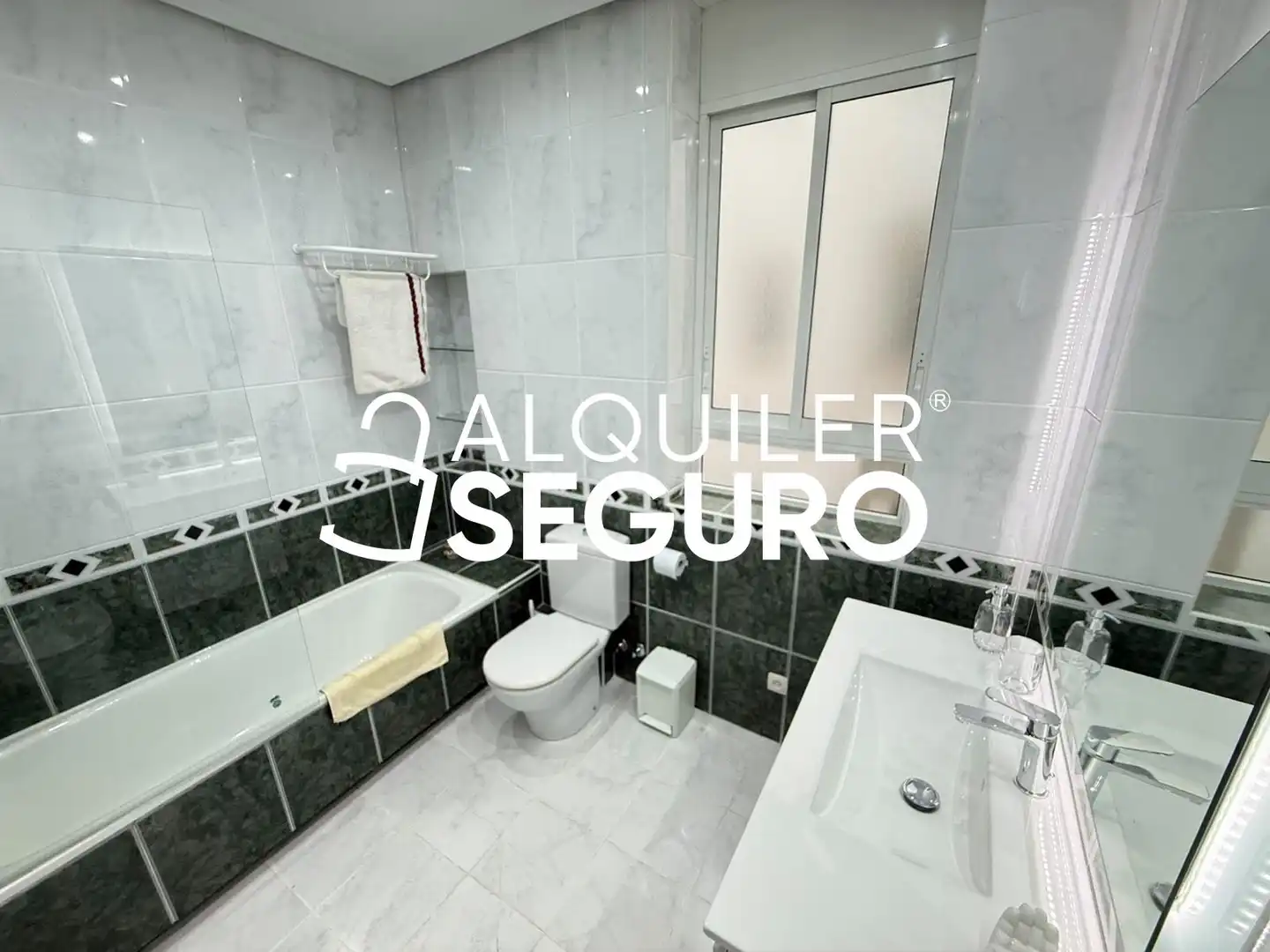 Baño de Piso de alquiler en Madrid con Aire acondicionado, Calefacción y Amueblado