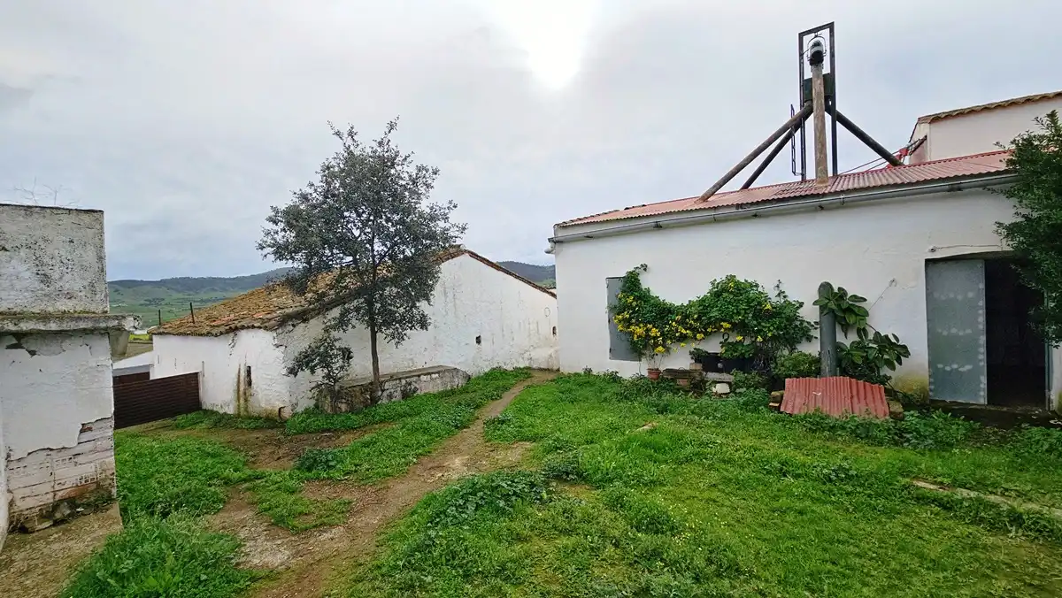 Vista exterior de Terreno en venta en Cumbres Mayores
