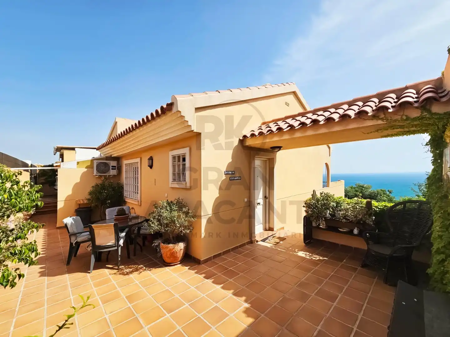 Vista exterior de Casa o xalet en venda en Santa Pola amb Aire condicionat, Calefacció i Jardí privat