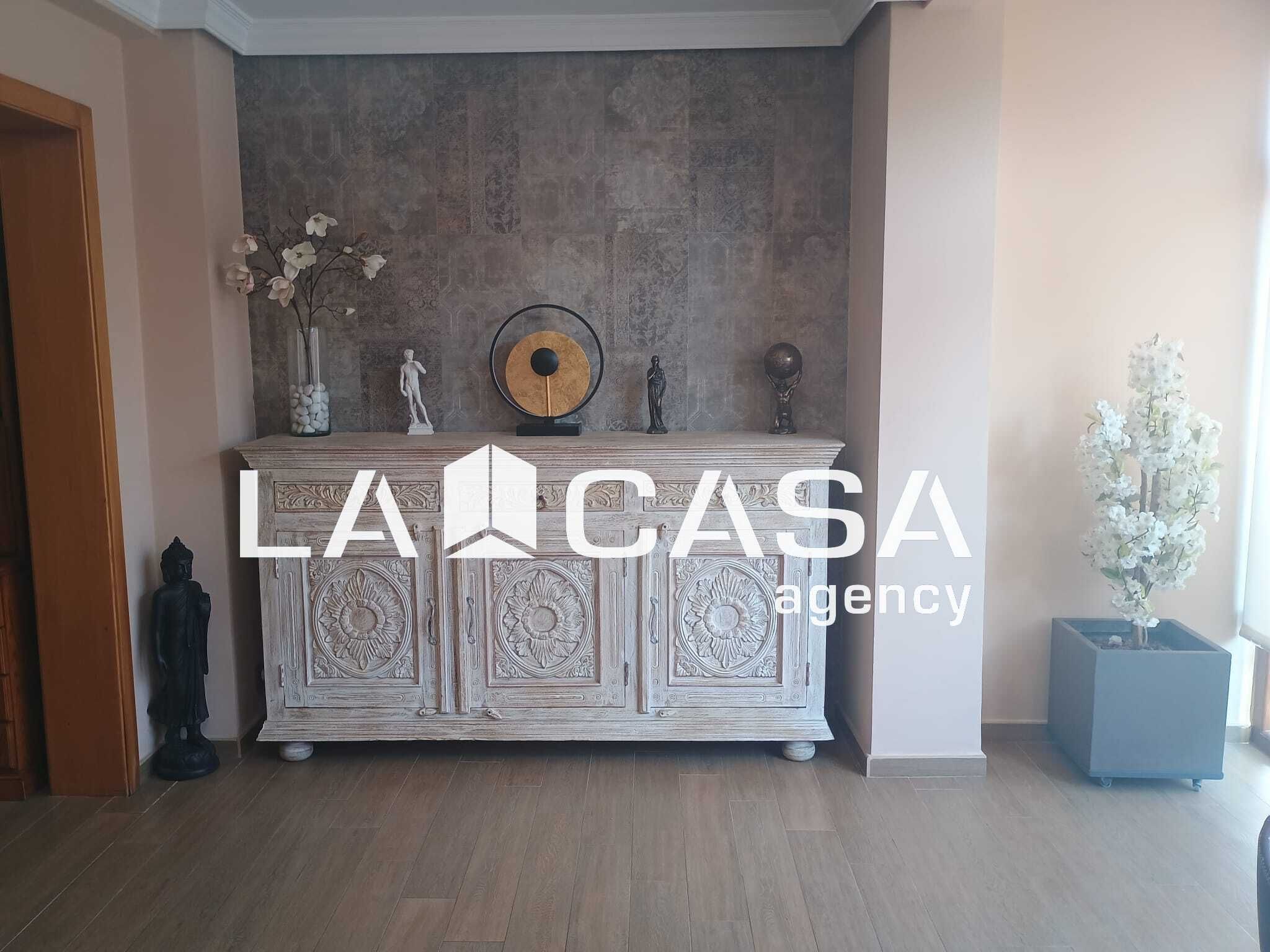 Single-family semi-detached for sale in Algeciras  with Storage room