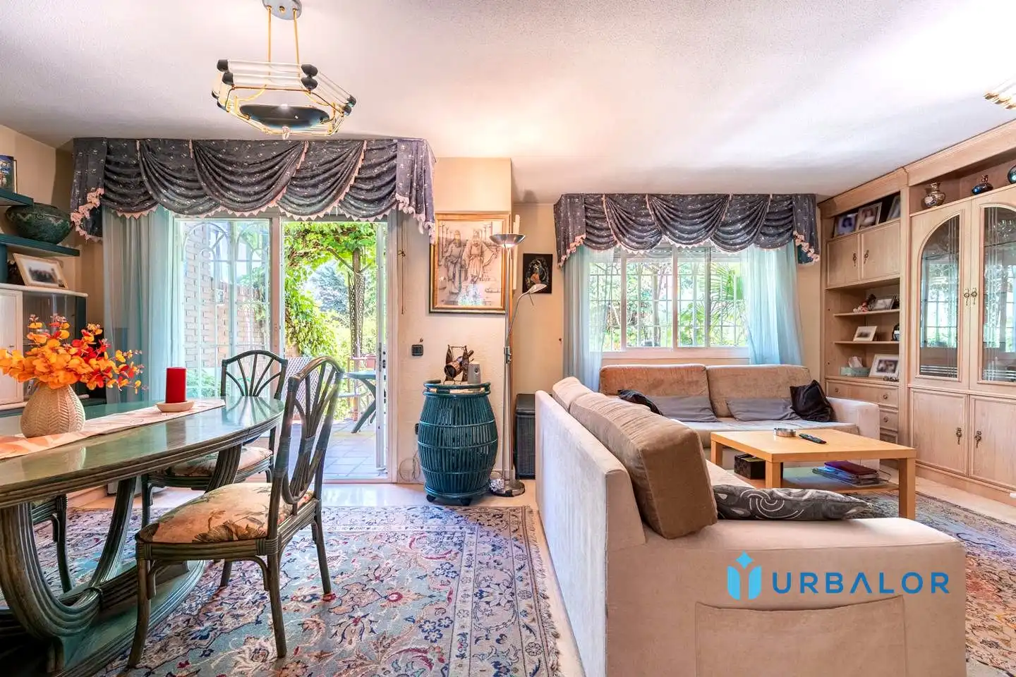 Sala de estar de Casa adosada en venta en Alcorcón con Calefacción, Jardín privado y Parquet