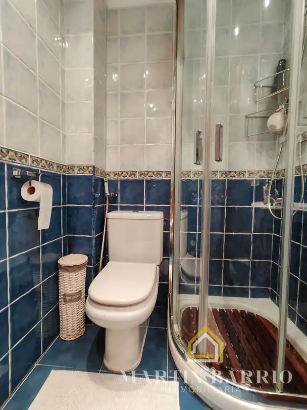 Badezimmer von Wohnung zum Verkauf in Muskiz mit Heizung, Privatgarten und Terrasse