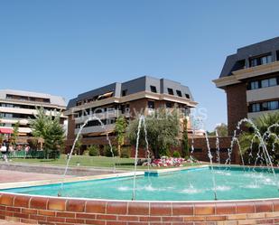 Vista exterior de Àtic de lloguer en Majadahonda amb Balcó