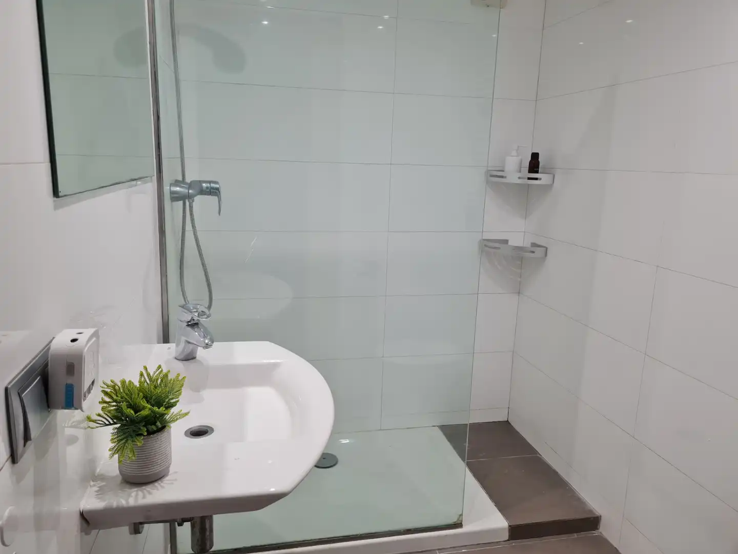 Baño de Piso de alquiler en Girona con Calefacción, Parquet y Amueblado