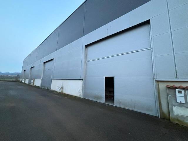 Nave industrial en Venta en Los Corrales de Buelna