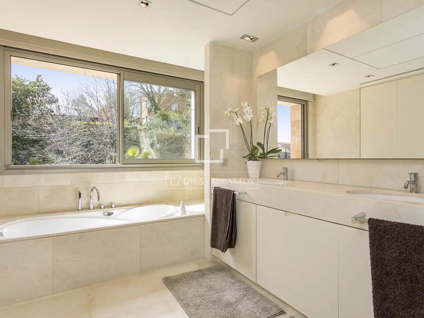 Bany de Casa o xalet en venda en Barcelona amb Aire condicionat, Calefacció i Jardí privat