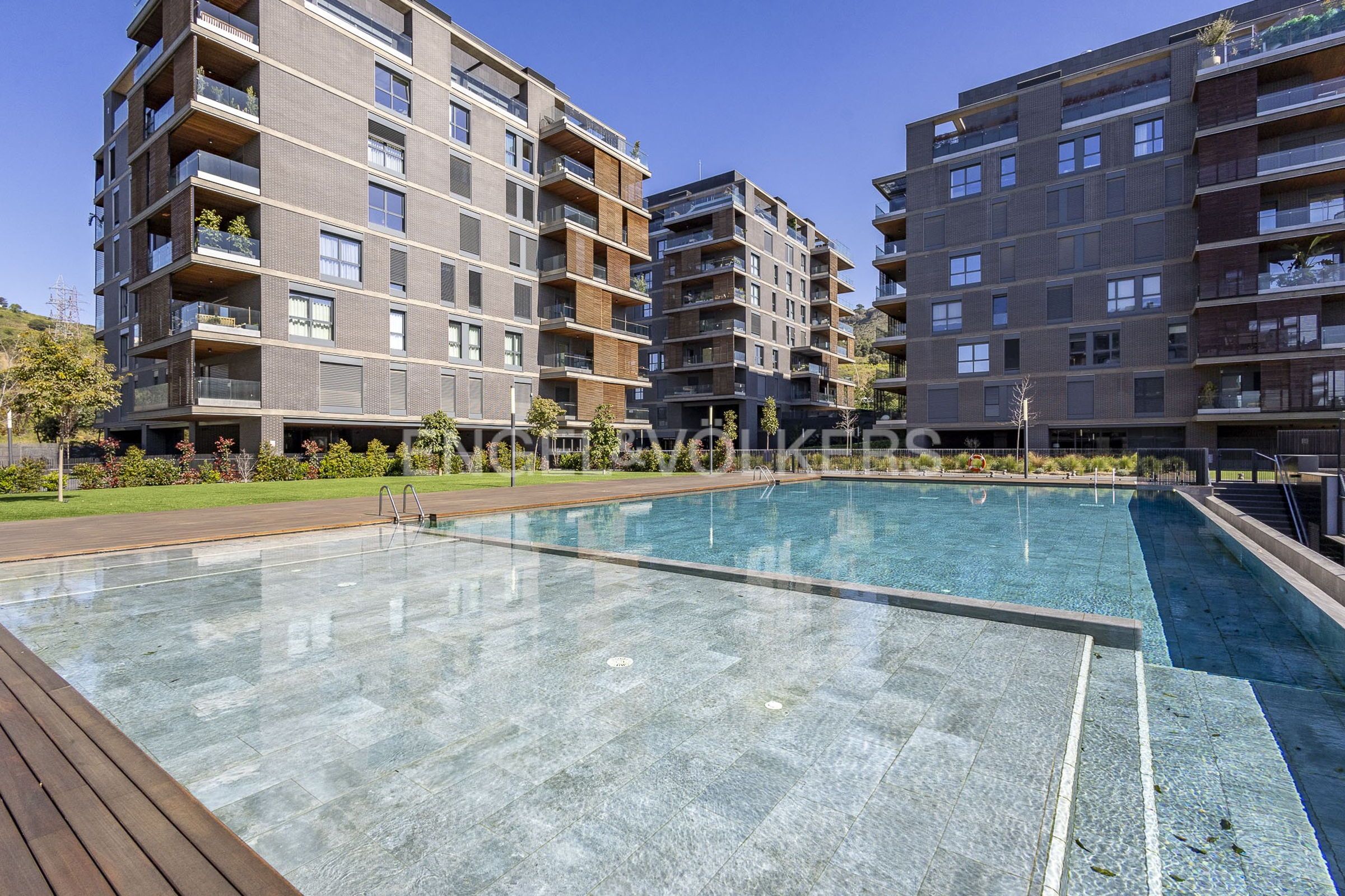 Swimming pool of Apartment to rent in Esplugues de Llobregat  with Air Conditioner, Heating and Private garden
