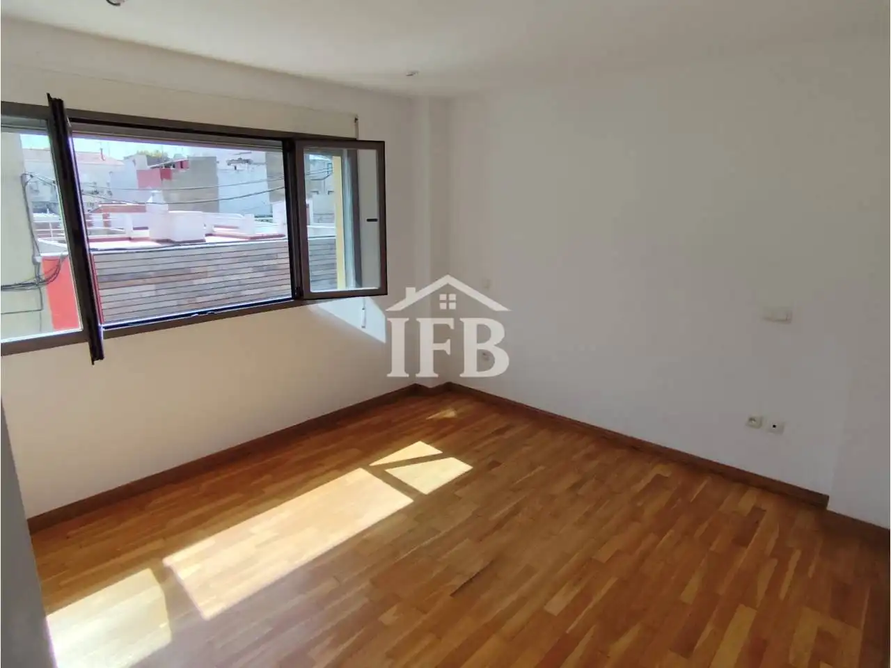 Dormitori de Casa o xalet en venda en Badajoz amb Aire condicionat, Calefacció i Jardí privat