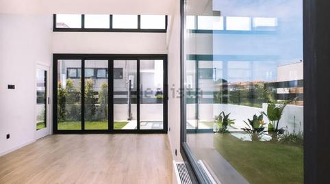 Foto 2 de Casa adosada en venda a Rua Do Galván, Navia, Pontevedra