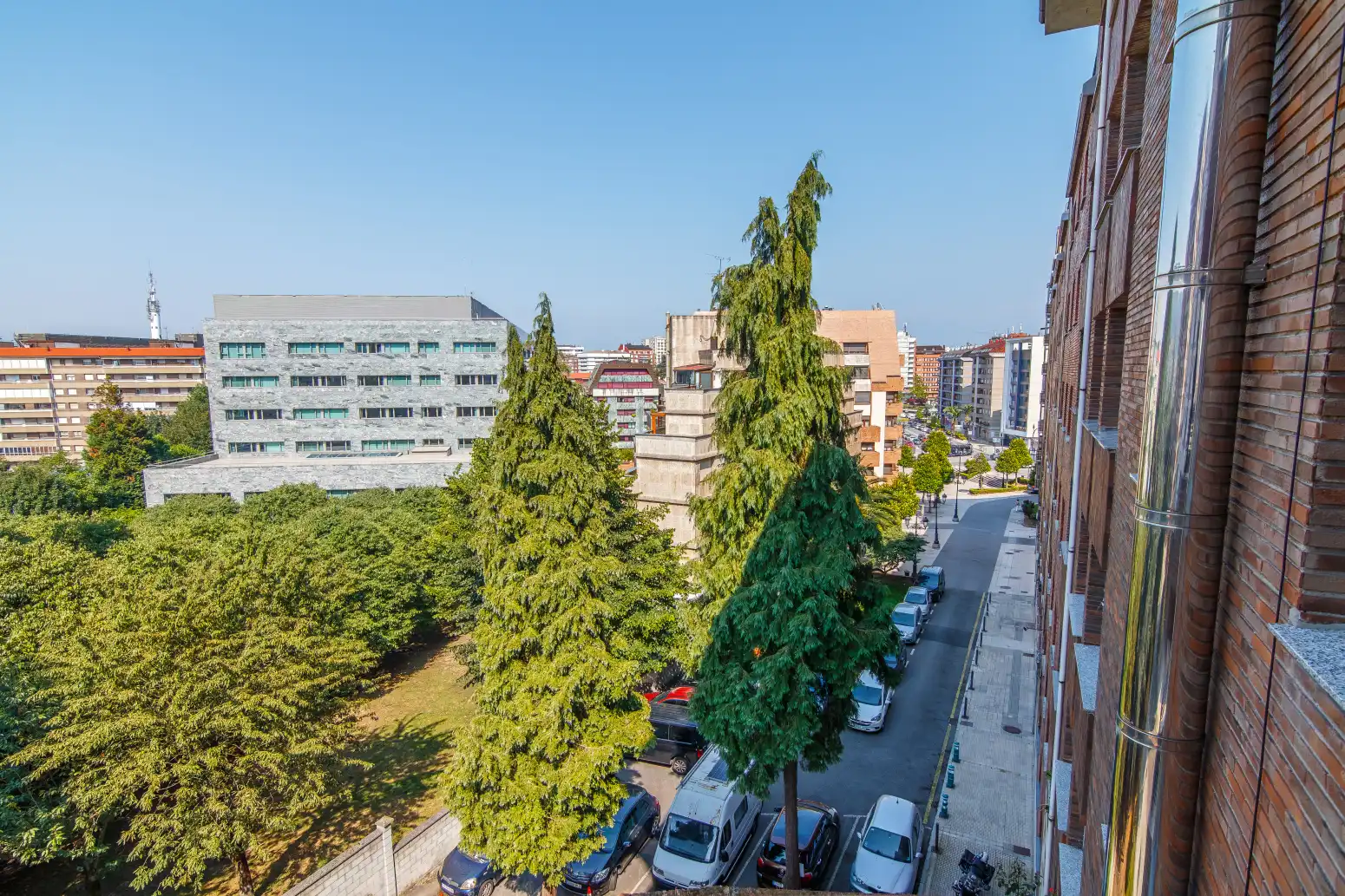 Vista exterior de Pis en venda en Oviedo  amb Calefacció, Terrassa i Traster
